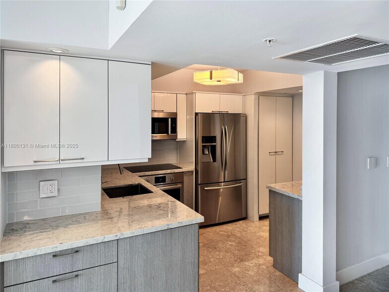 Building Photo - 31 SE 5th St