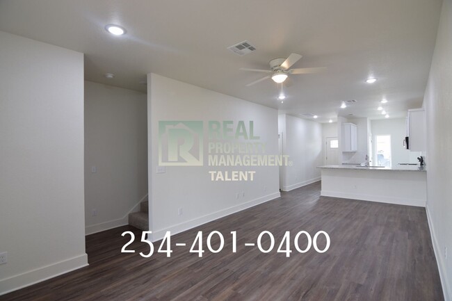 Building Photo - DISCOUNT RENT!!! Bedroom, 2.5 Bath/.5bath ...