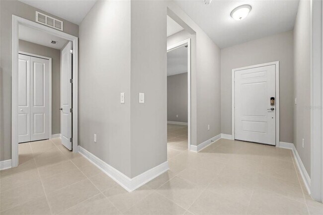 Building Photo - 10072 Lake Wales Cir