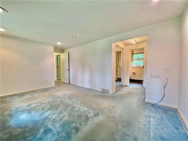 Building Photo - 112 Pheasant Dr
