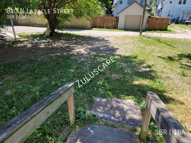 Building Photo - 840 Lasalle St