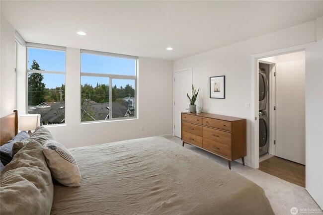 Building Photo - Modern 3-Bedroom Townhouse with Rooftop Deck & Parking | Seattle