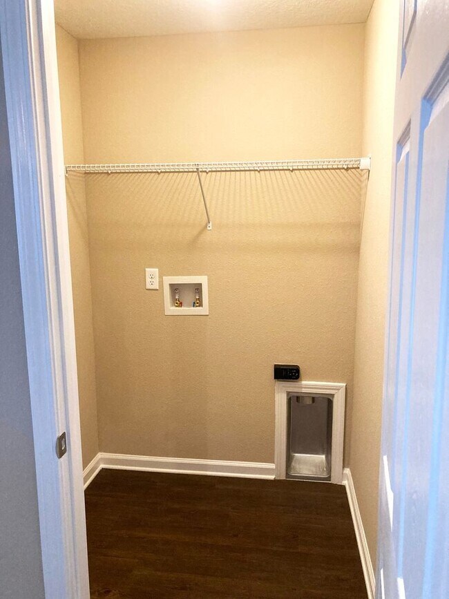 Building Photo - Roomy 3BR Home in NW Jacksonville – 2.5 Ba...