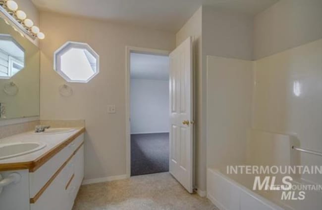 Building Photo - Townhome Columbia Village – Close to Everything Boise Offers