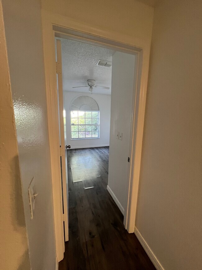 Building Photo - 667 Lake Dexter Cir