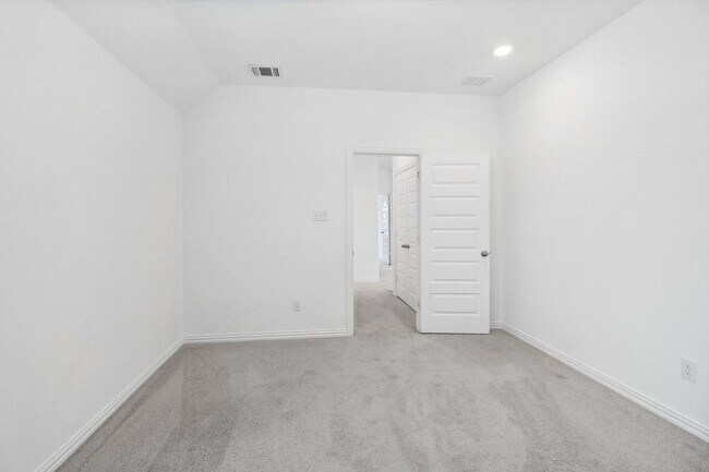 Building Photo - 1200 Milfoil Dr