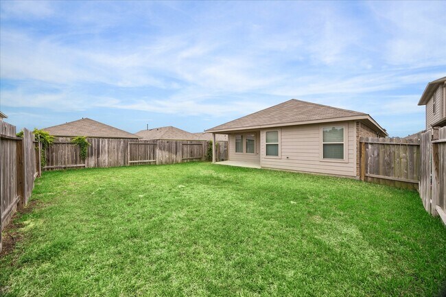 Building Photo - 16691 Lonely Pines Dr