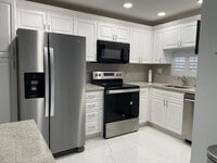 Building Photo - 9420 S Hollybrook Lake Dr