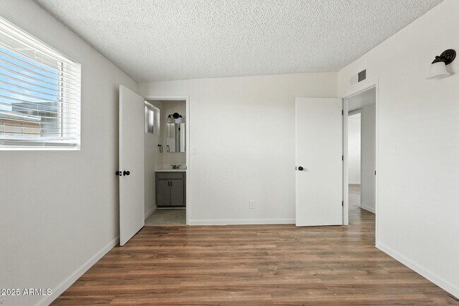 Building Photo - 130 W Harding Ave