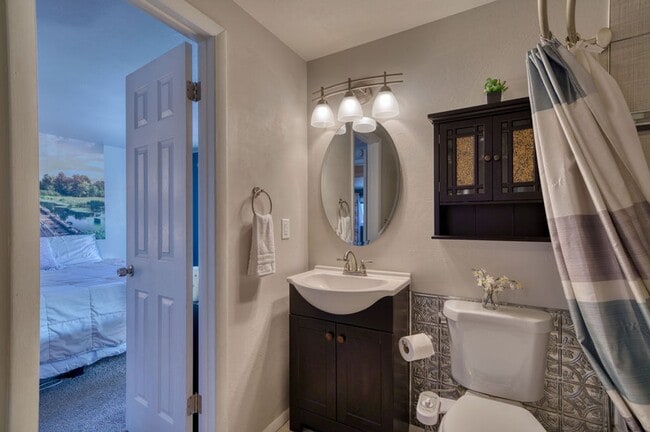 Building Photo - Charming 4 Bed 2 Bath Home in 80917!!!
