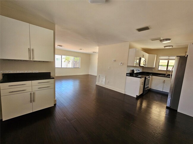 Building Photo - 16321 SW 96th Ave