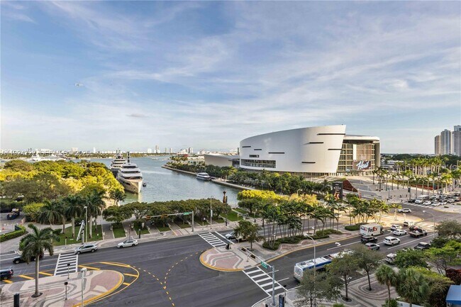 Building Photo - 900 Biscayne Blvd