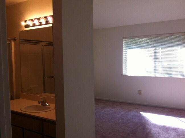 Building Photo - 3 Bedroom 2 Bath Home in Mace Ranch-$500 off 1st Month's Rent