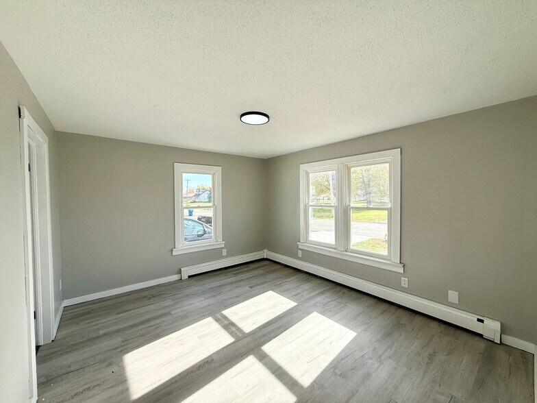 Building Photo - 1005 13th Ave