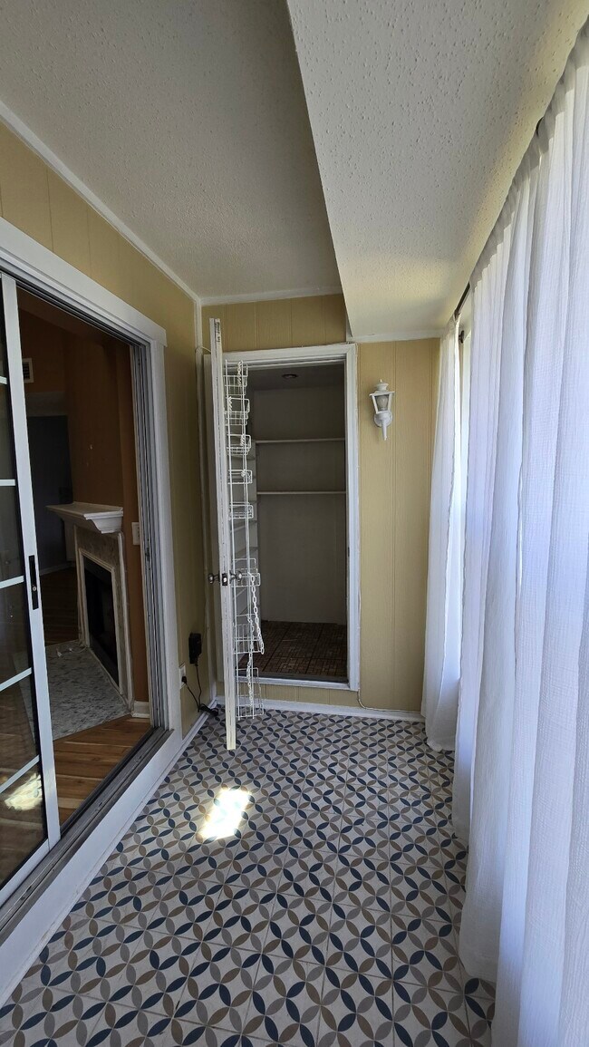 Building Photo - 109 Prosperity Ave SE