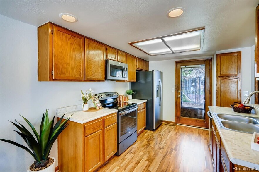 Kitchen (updated flooring seen in picture 31) - 4226 S Granby St