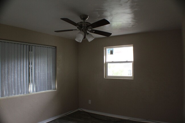 Building Photo - 3 bed house for rent