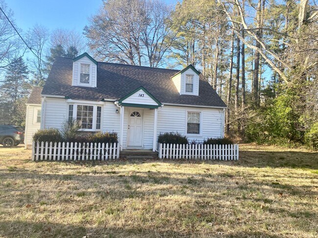 Building Photo - Cozy Cape Cod - Minutes to TBS (Quantico) over half an acre!