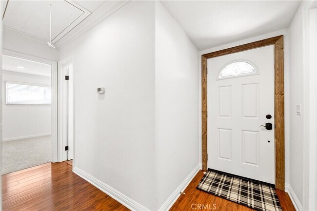 Building Photo - 5892 Meadowlark Dr