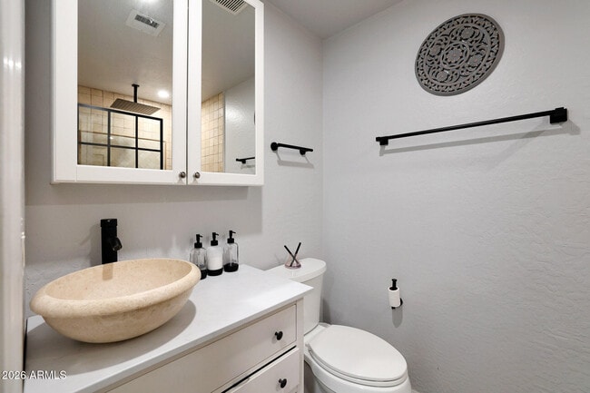 Building Photo - 615 E Portland St