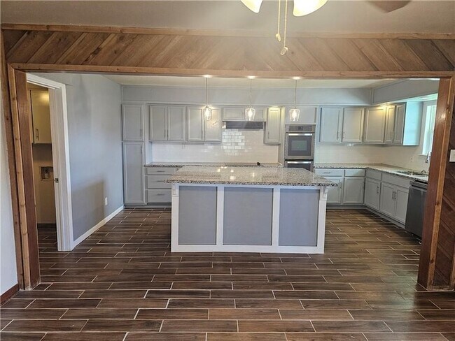 Building Photo - 2011 Pecan Dr