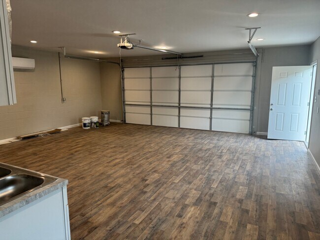 Building Photo - 619 Mayes Ln