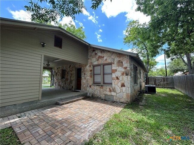 Building Photo - 237 E Garza St