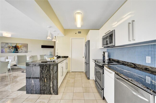 Building Photo - 20281 E Country Club Dr