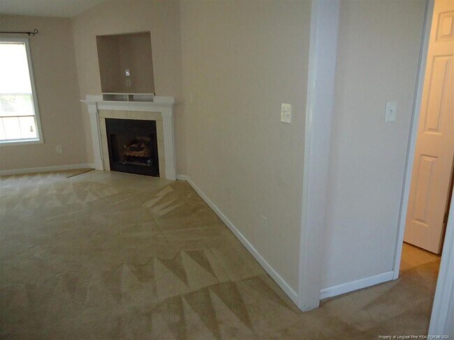 Building Photo - 3694 Pioneer Dr