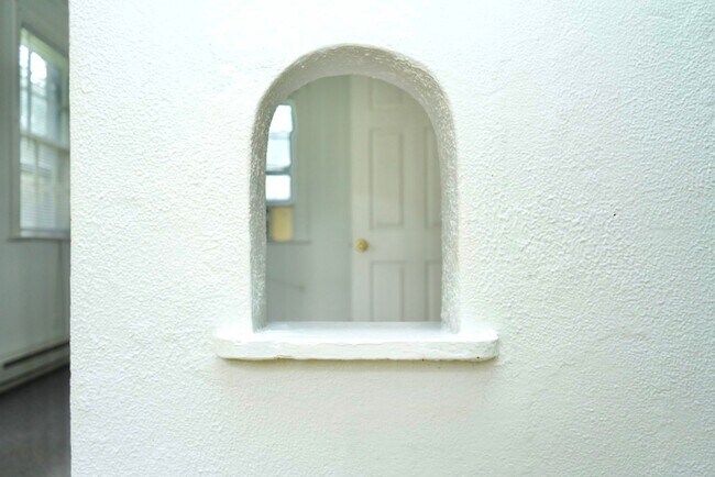 Building Photo - 2321 Fontaine Ave Ext