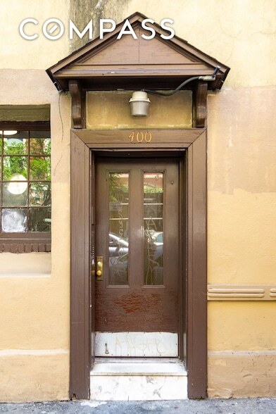 Building Photo - 400 E 9th St