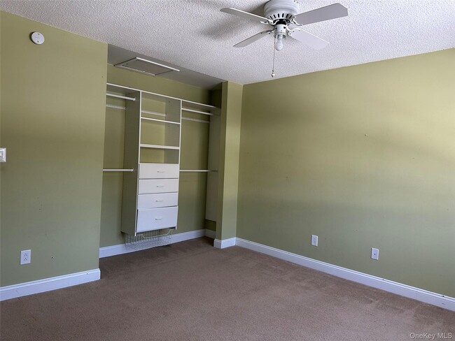 Building Photo - 223 Springmeadow Dr