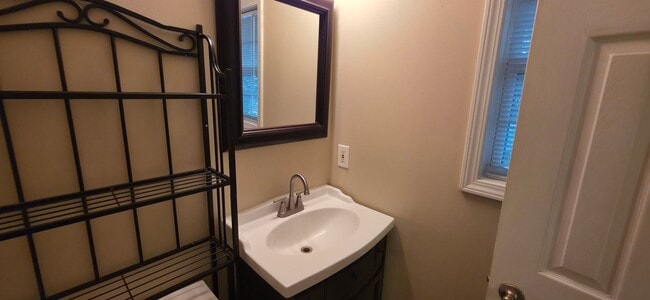 Building Photo - Lawrenceville living in this beautifully r...