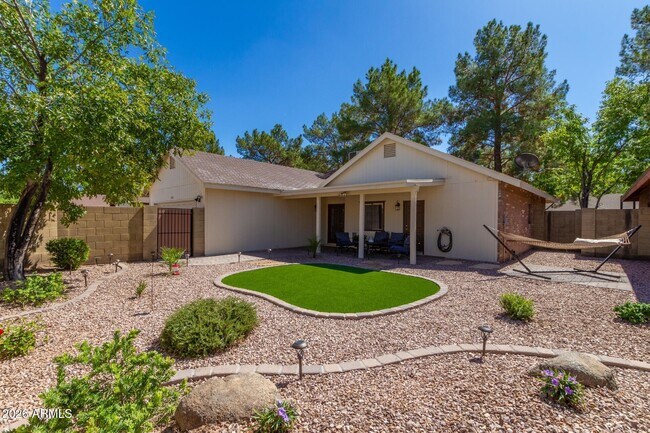 Building Photo - 868 E Page St