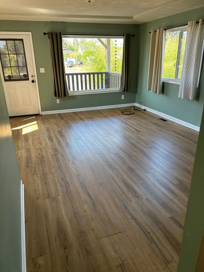 Building Photo - 1040 NE 78th Ave