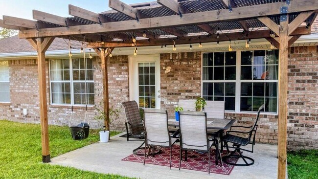 Building Photo - 33 Wheeling Ln