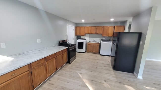 Building Photo - 149 Austin Ave