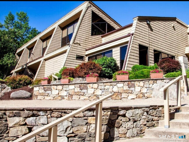 Building Photo - 213 Ledge Dr