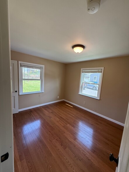 Building Photo - 46 E 2nd St