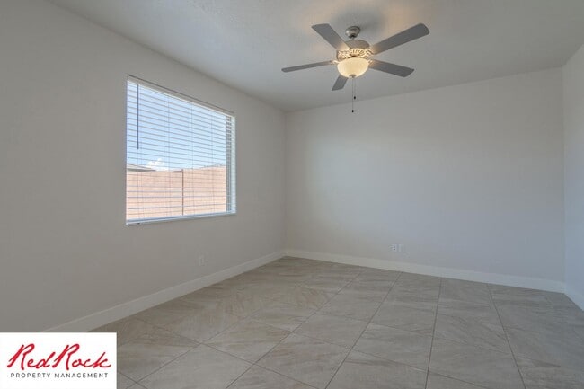 Building Photo - Gorgeous 3 Bedroom Townhome in Washington!