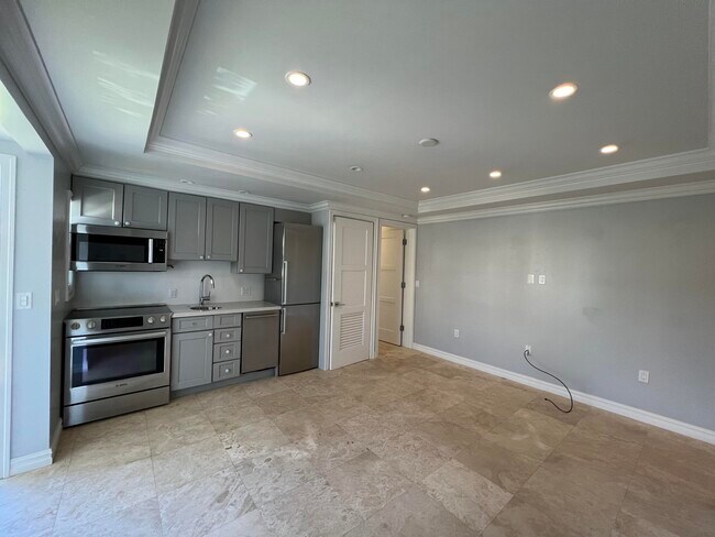 Building Photo - 252 Oleander Ave
