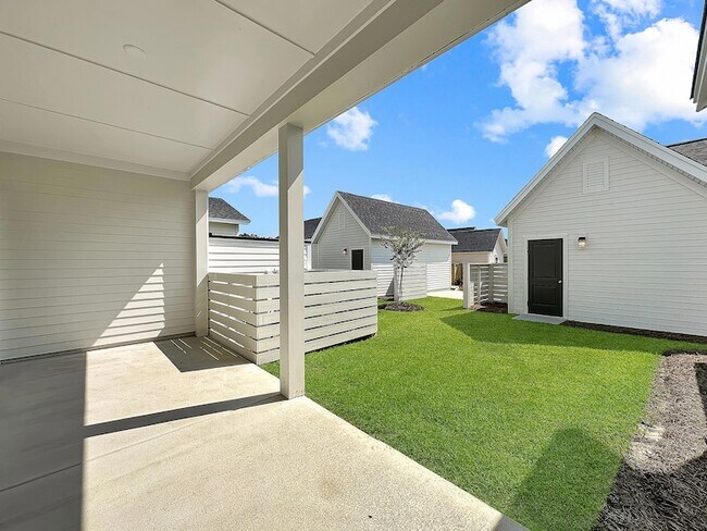 Building Photo - 258 Symphony Ave