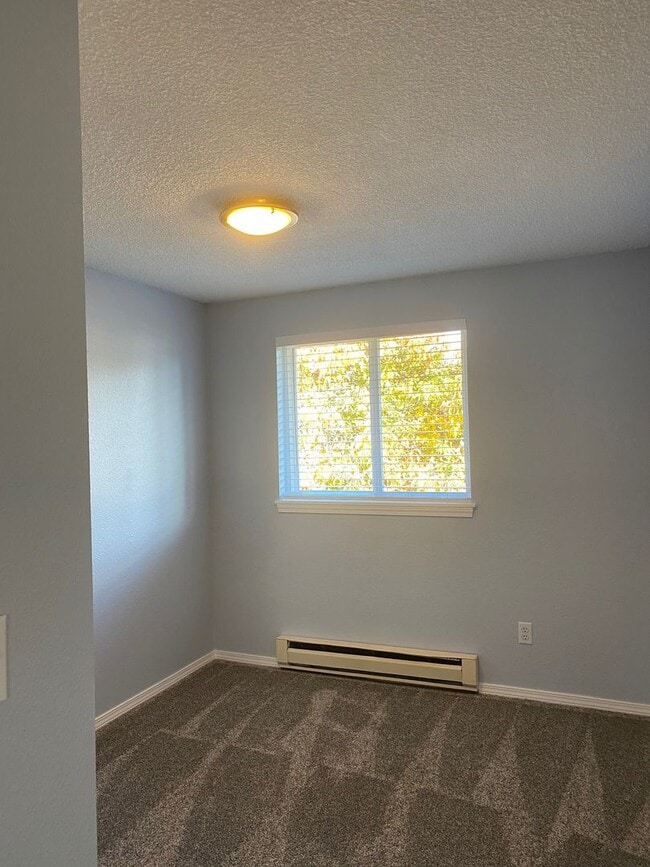 Building Photo - 4bd/1.75ba Carnation House