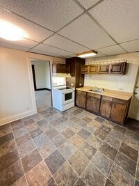 Building Photo - 910 N 22nd Ave W