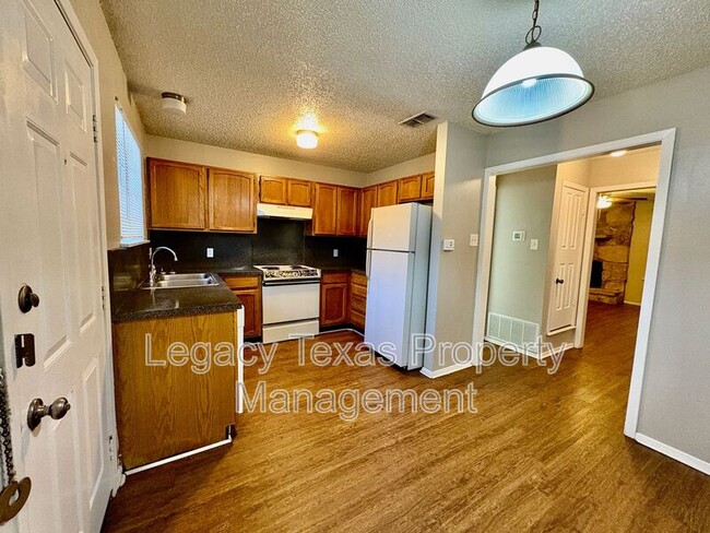 Building Photo - 1407 Courtney Pl