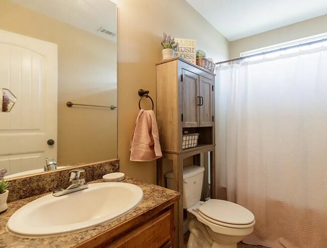 Building Photo - Valdosta Comfort: 3BR Home with Fenced Yard & Pet-Friendly!
