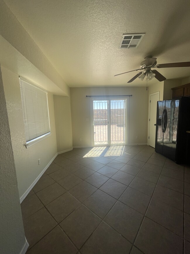 Building Photo - 1832 Shreya St