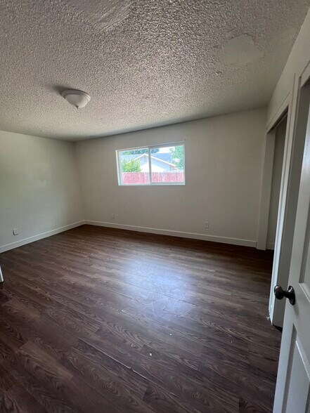 Building Photo - 901 Lenore Ct