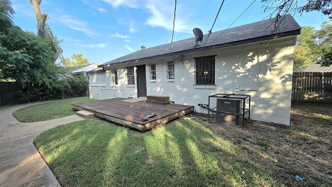 Building Photo - 2819 Anzio Dr