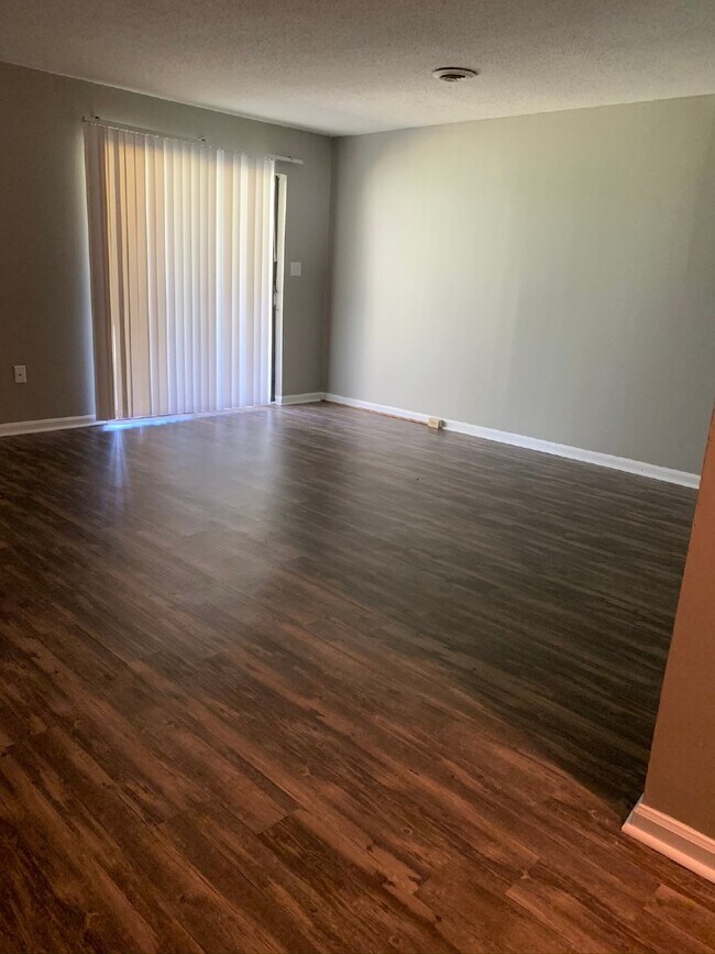 Building Photo - Townhome For Rent
